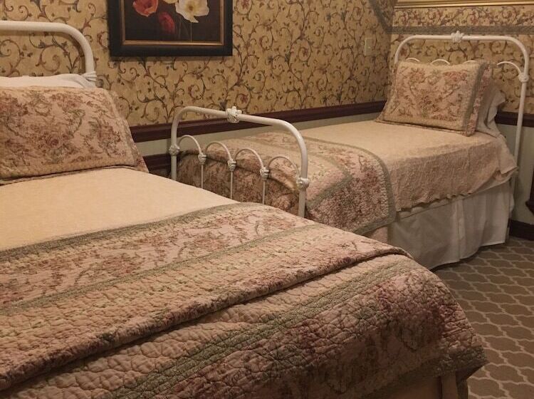 Семейный Номер Совместный Санузел, Frisco Lodge