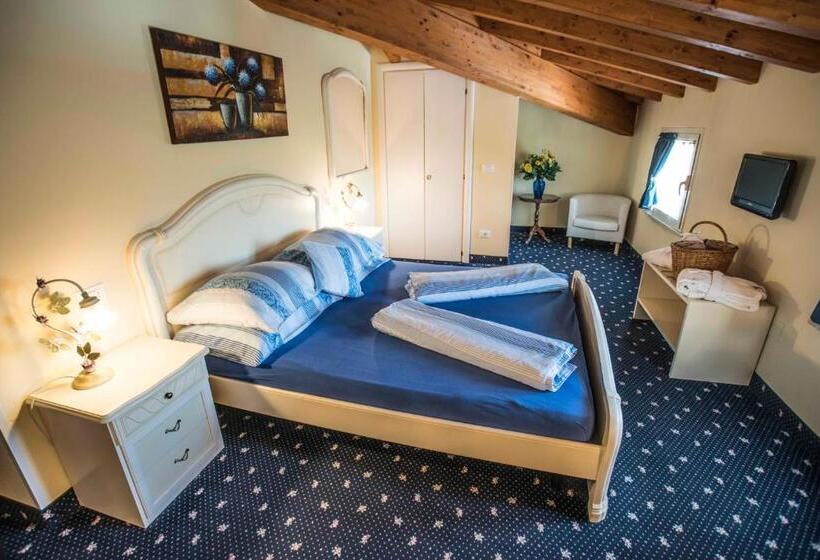 اتاق پنت هاوس, Borgo Dei Poeti Romantik Wellness & Spa