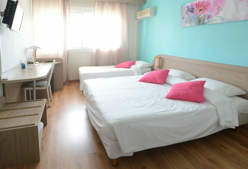اتاق راحتی سه تخته, Cit Hotel Imperial