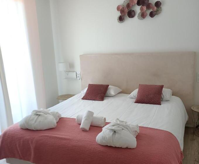 اتاق سوپریور با چشم‌انداز دریا, Cit Hotel Imperial