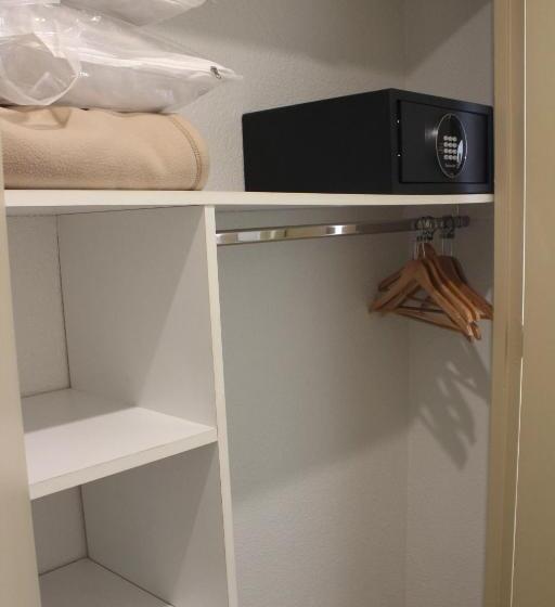 اتاق راحتی سه تخته, Cit Hotel Imperial