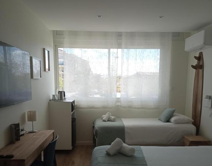اتاق راحتی سه تخته, Cit Hotel Imperial