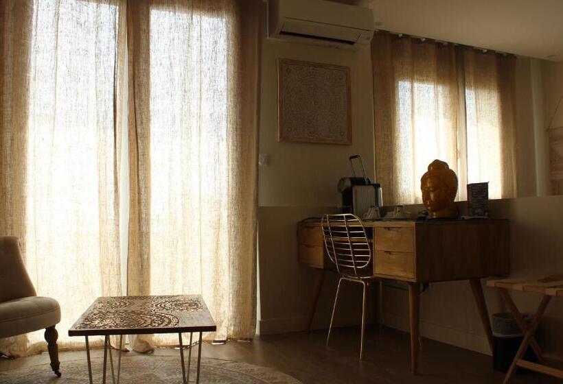 سوییت جونیور سوپریور, Cit Hotel Imperial
