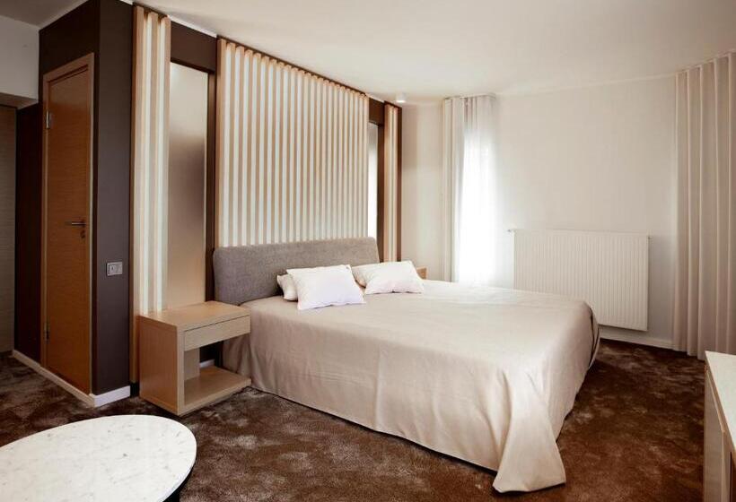 سوئیت با وان آب گرم, Lepanina Hotell
