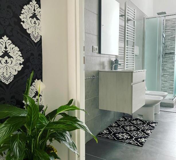 Quarto Estandar Banheiro Compartilhado, Pit Stop Ciampino Station