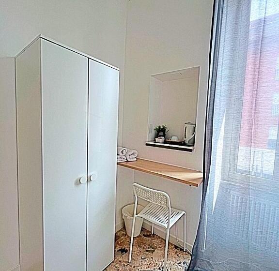 Quarto Estandar Individual Banheiro Compartilhado, Pit Stop Ciampino Station