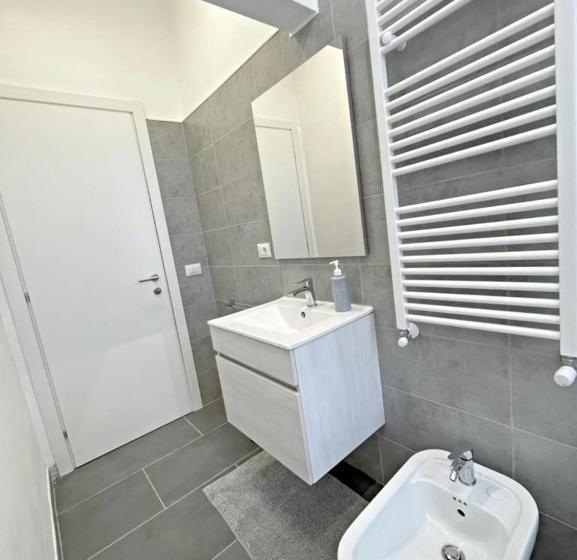 Quarto Estandar Individual Banheiro Compartilhado, Pit Stop Ciampino Station