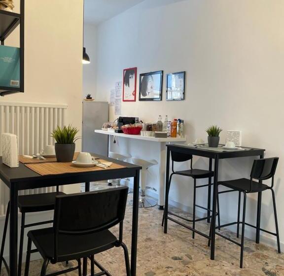 Quarto Estandar Banheiro Compartilhado, Pit Stop Ciampino Station