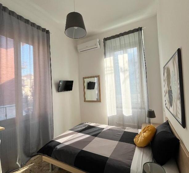 Quarto Estandar Individual Banheiro Compartilhado, Pit Stop Ciampino Station