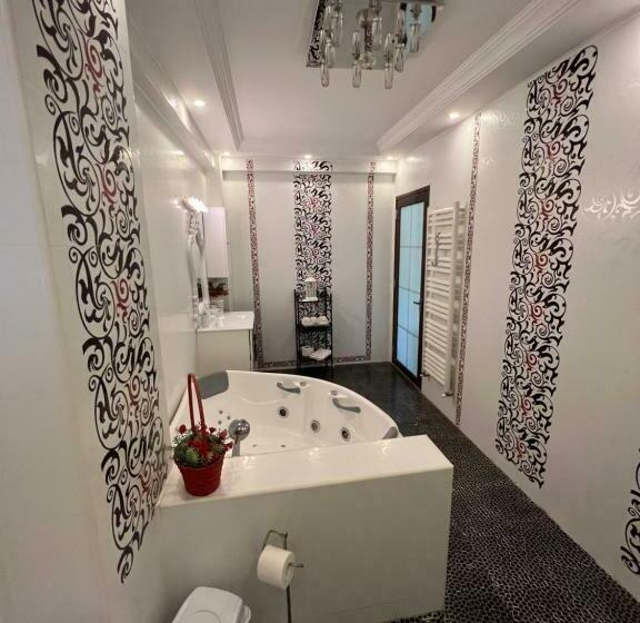 اتاق استاندارد با تخت بزرگ, Ami Residence Bucharest Airport,therme&free Parking Otopeni