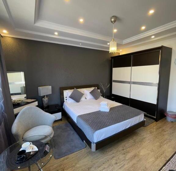 اتاق لوکس با بالکن, Ami Residence Bucharest Airport,therme&free Parking Otopeni