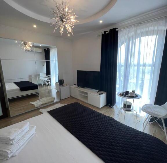 اتاق لوکس با تخت بزرگ, Ami Residence Bucharest Airport,therme&free Parking Otopeni
