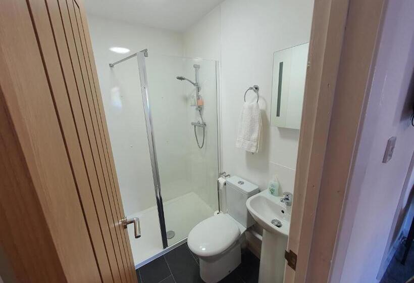 اتاق ساده سه‌ نفره, North Cambridge Guesthouse By Payman Club