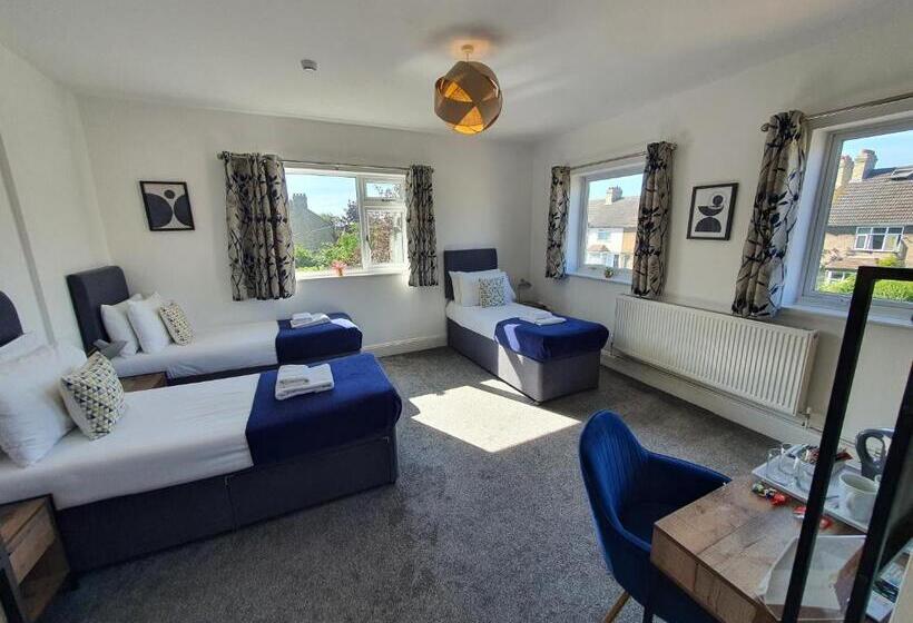اتاق ساده سه‌ نفره, North Cambridge Guesthouse By Payman Club