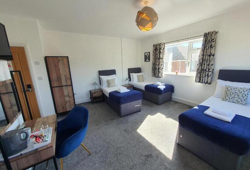 اتاق ساده سه‌ نفره, North Cambridge Guesthouse By Payman Club
