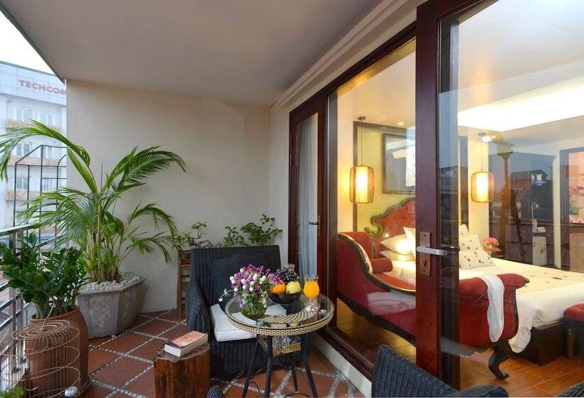 Suite with Terrace, Finnegans