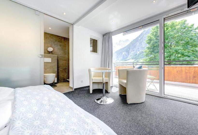 Comfort room with balcony, Lün