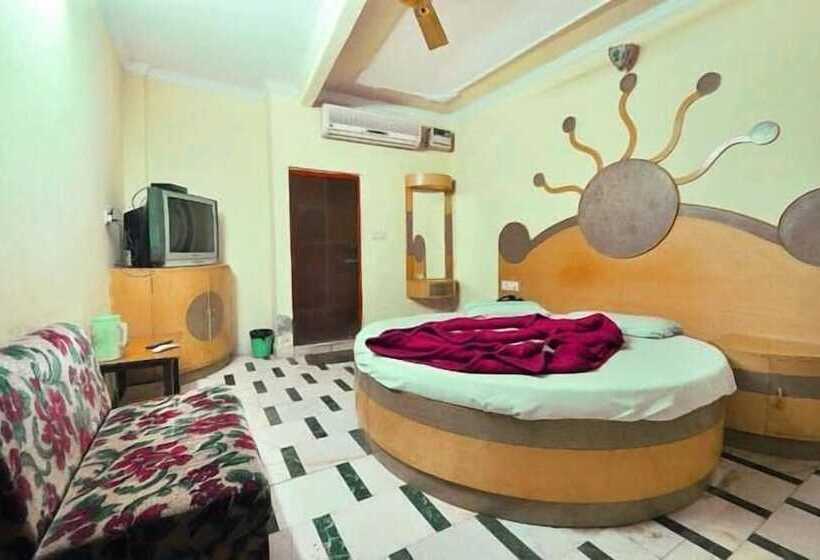 اتاق لوکس, Neha Inn