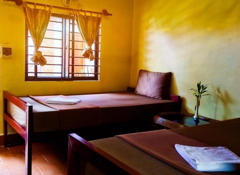 اتاق استاندارد سه نفره, The Mango Tree Guesthouse