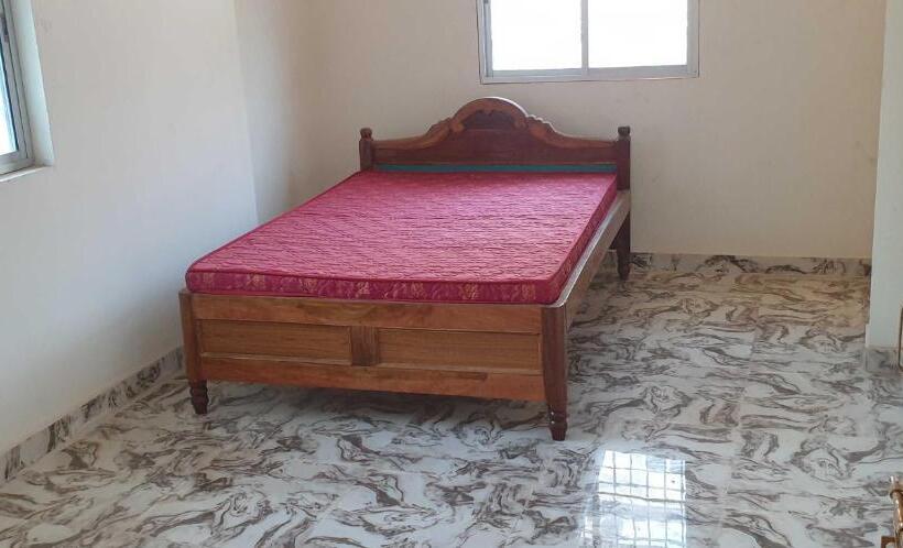 اتاق کلاسیک سه تخته, O Shivdham