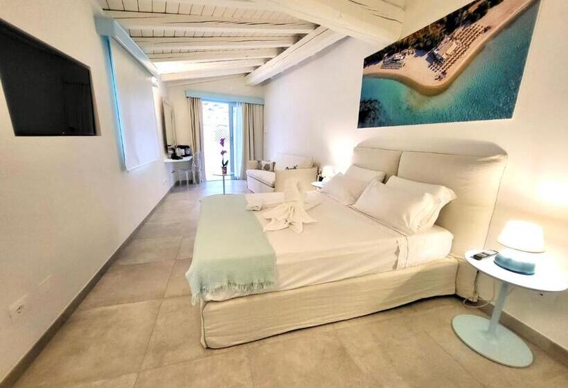 سوئیت جونیور با استخر, Oasi Blu Sardinia