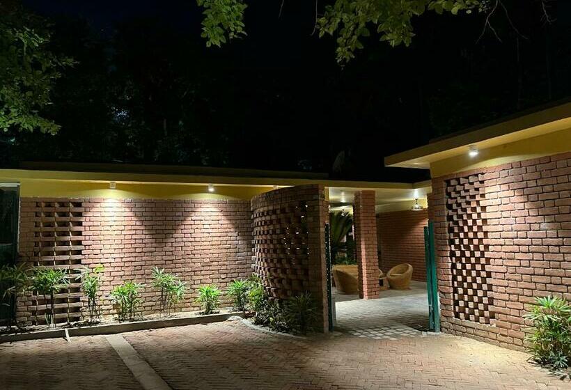 اتاق لوکس, Pandu Pokhar Eco Adventure Resort