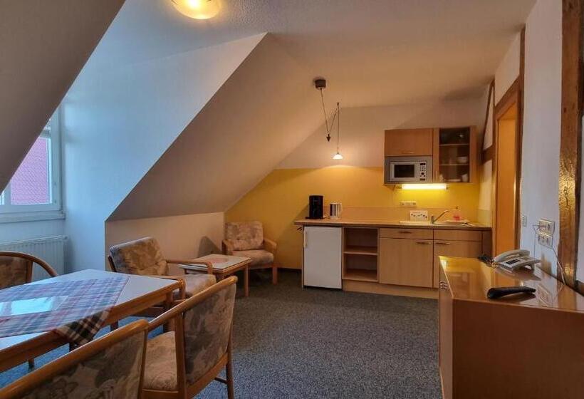 חדר סטנדרט לשלושה, Peenebrücke