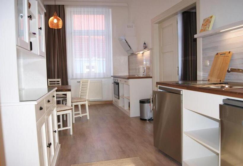 חדר סטנדרט לארבעה, Peenebrücke