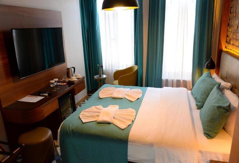 آپارتمان یک خوابه با دری مشترک که هال را جدا می کند., Pera Luna Residence