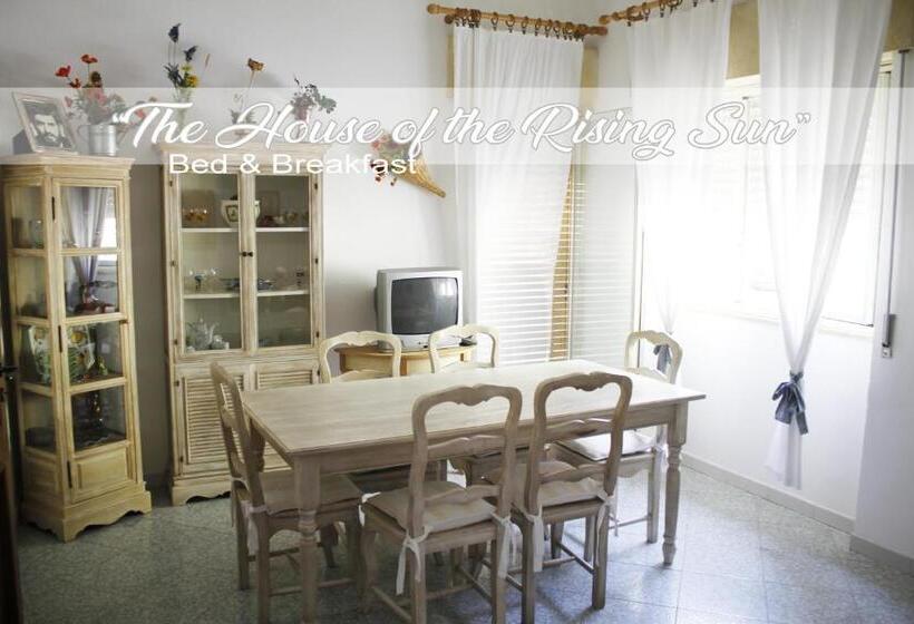 اتاق استاندارد سه نفره, House Of The Rising Sun