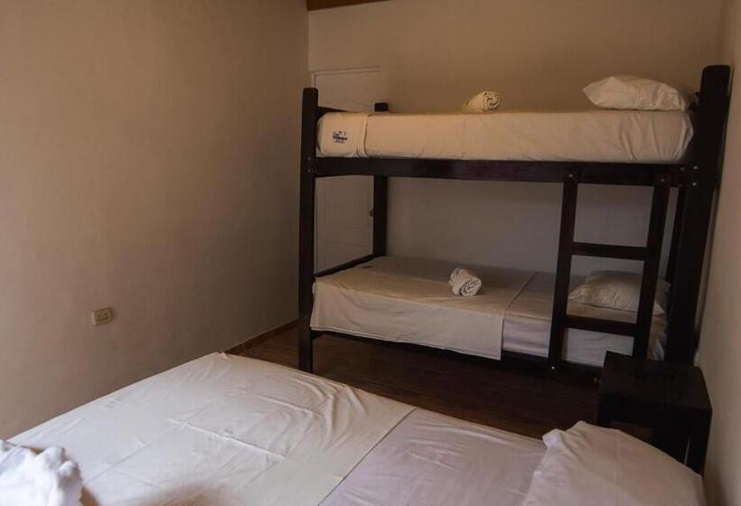 Economy Quadruple Room, Casa Villamor