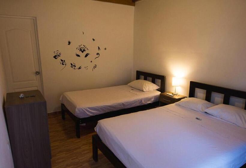 Economy Triple Room, Casa Villamor