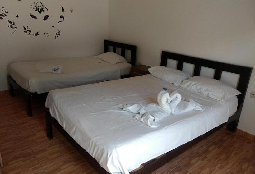 Economy Triple Room, Casa Villamor
