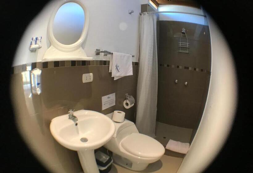 Economy Triple Room, Casa Villamor