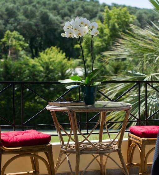 استودیوی سوپریور, Byzantio Hotel & Apartments