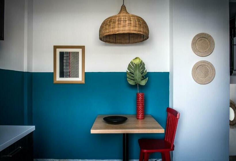 سوییت خانوادگی, Indigo Inn