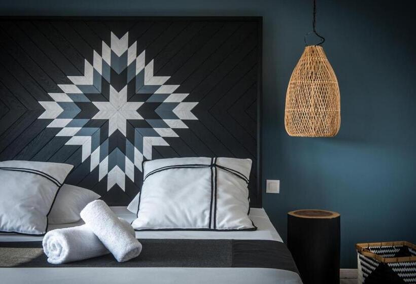سوییت سوپریور, Indigo Inn