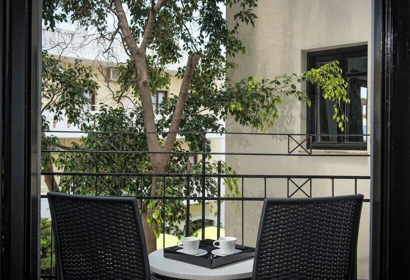 سوییت سوپریور, Indigo Inn