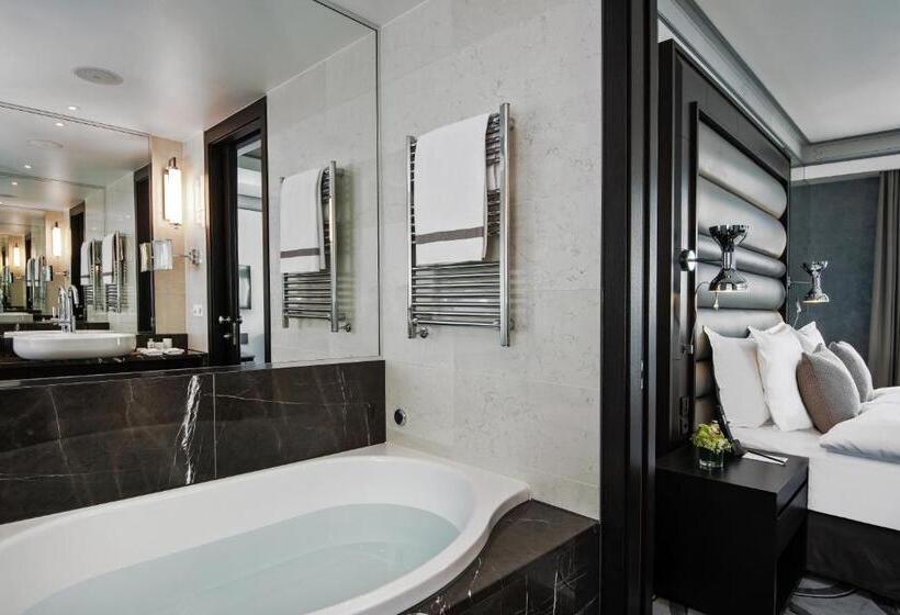 Номер Executive, Royal Savoy Hotel & Spa