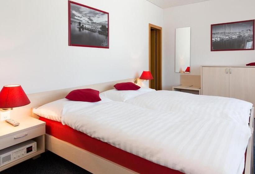 Номер Стандарт, Hôtel Du Port   Free Parking   Breakfast Included
