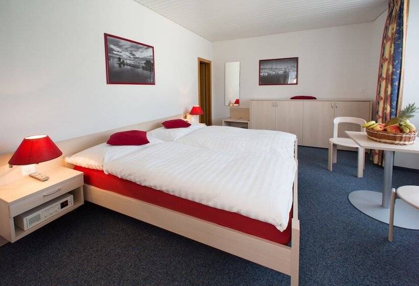Номер Стандарт, Hôtel Du Port   Free Parking   Breakfast Included