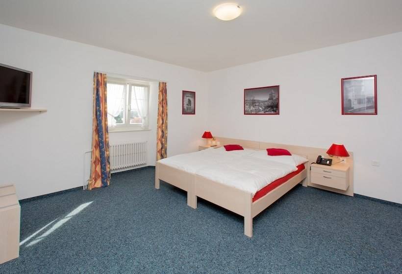 Номер Стандарт Трехместный, Hôtel Du Port   Free Parking   Breakfast Included