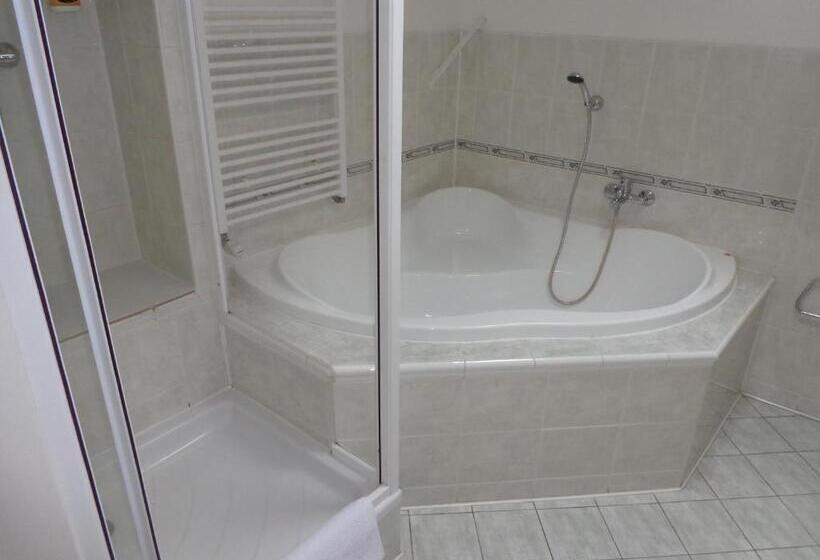 سوئیت پنت هاوس, Vacek Pod Věží