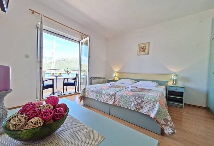 Estúdio Standart Vista Mar com Varanda, Rooms And Apartments Porat