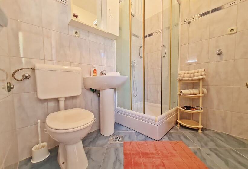 Студия Стандарт, Rooms And Apartments Porat