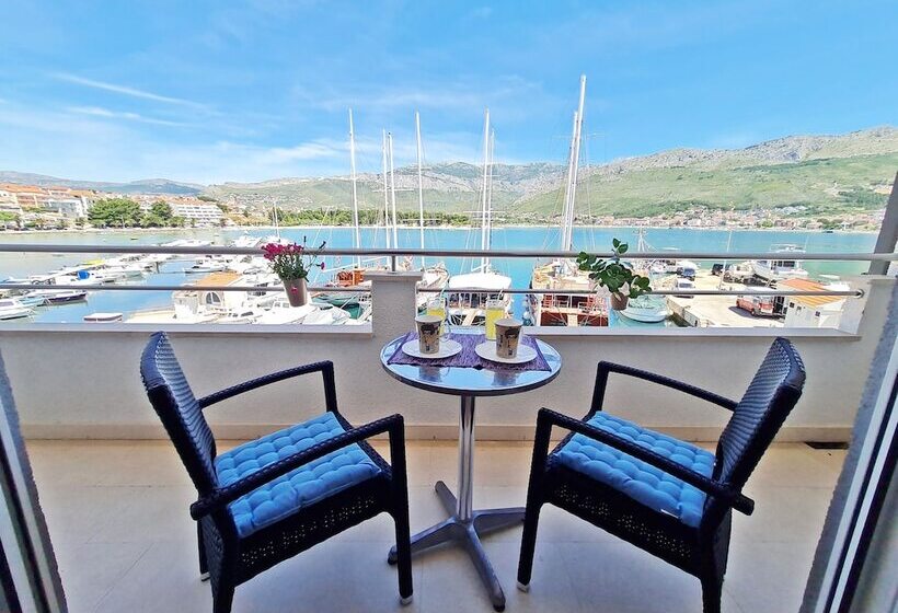 Студио Стандарт Вид на Море с Балконом, Rooms And Apartments Porat