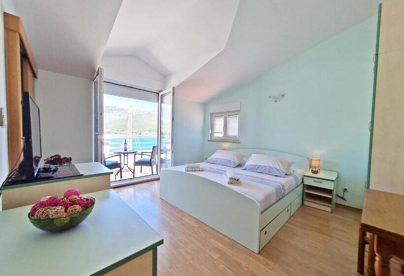 Comfort studio with sea view, Rooms And Apartments Porat