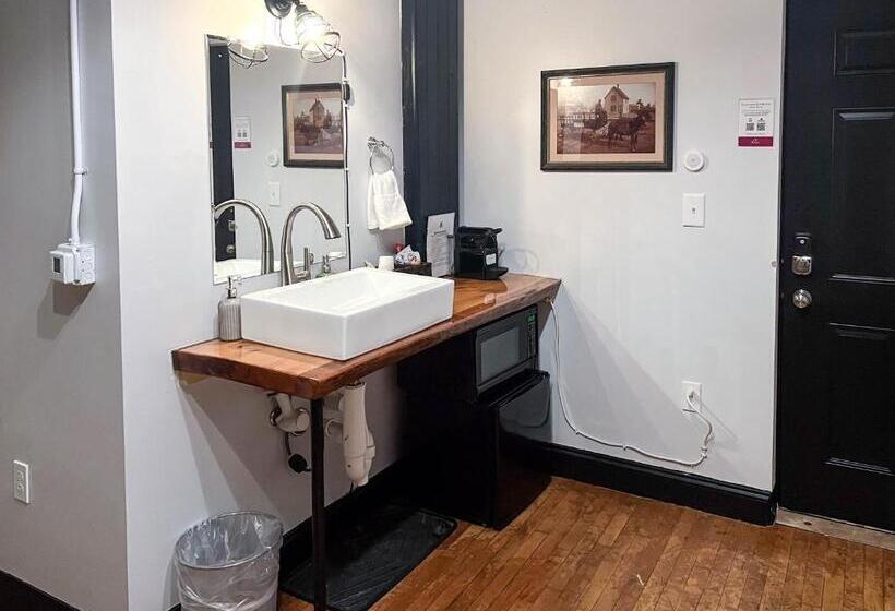 エコノミールーム, The Oliver Inn
