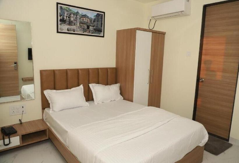 Номер Superior, Id Square Residency Parbhani