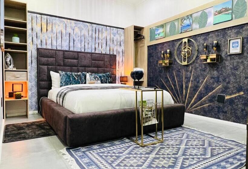 استودیوی استاندارد, 24 On Basil Boutique Luxury